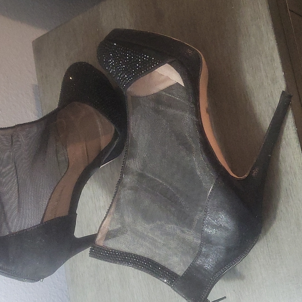 Shoes - Picture 4 of 7